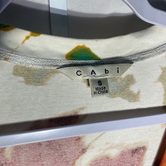 55-1 CABI white red multicolor floral faux wrap short sleeve jersey knit top S - Picture 5 of 6